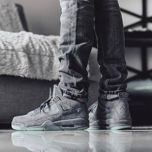 Jordan 4 Kaws